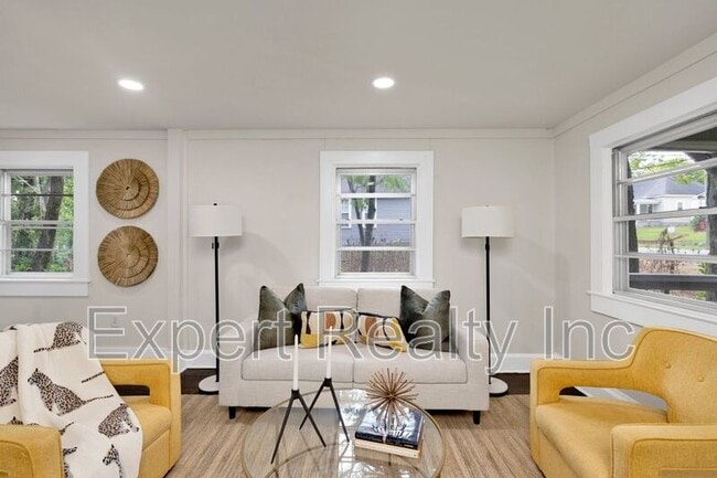 Building Photo - 4345 2nd Ave S