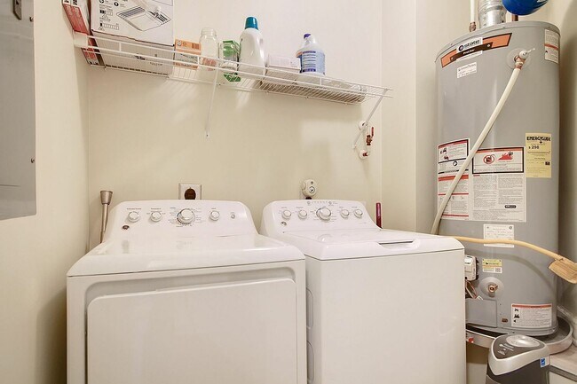 Building Photo - 148 Golfview Ln