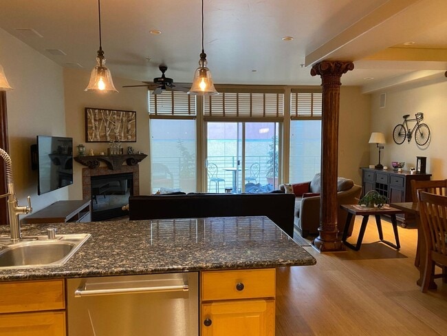 Building Photo - Fully furnished rental in downtown Anchorage