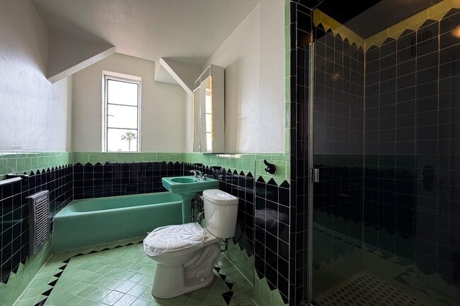 Building Photo - 1314 Hayworth Ave