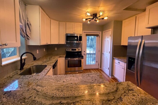 Building Photo - Charming Kenton Bungalow with Large Fenced Yard, Central A/C, Washer/Dryer