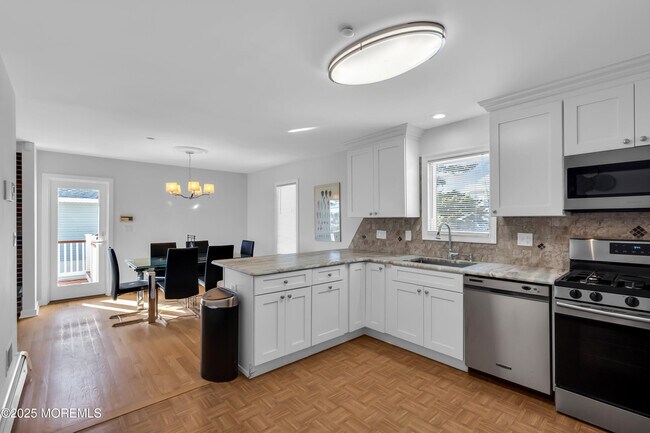 Building Photo - 913 N Ocean Ave