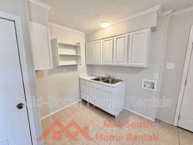 Building Photo - 3205 Madewell St