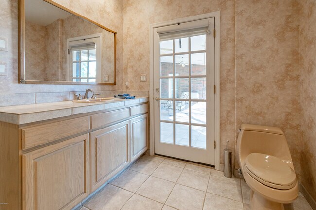 Building Photo - 8423 E Thunderbird Rd