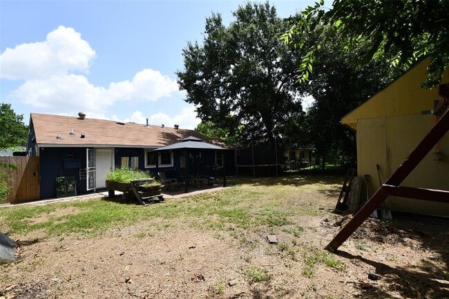 Building Photo - 3722 Yellowstone Blvd
