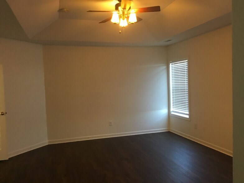 Building Photo - 4544 Fairport Ct