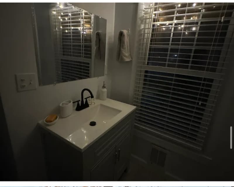 Building Photo - 307 W Lynde St