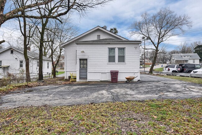 Building Photo - 9459 Midland Blvd