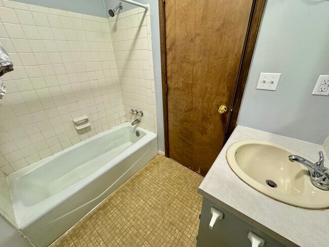 Building Photo - 203 Larkin Ave