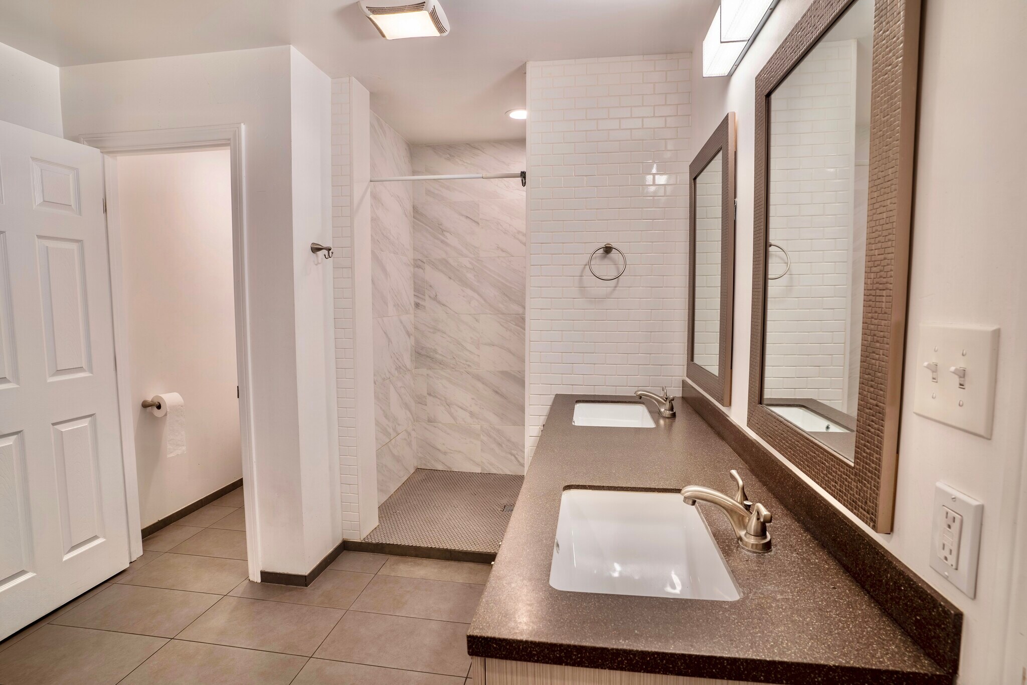 Master 1 Bathroom - 1728 E Laguna Dr