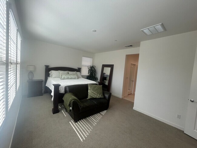 Building Photo - Modern 4 Bedroom Home with Downstairs Suite, Owned Solar & Resort-Style HOA Amenities