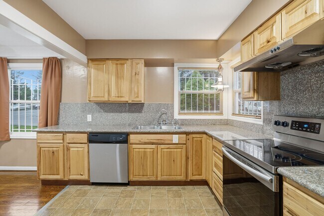 Building Photo - Fully Remodeled Beauty with Hardwood Floors in Prime SE Location