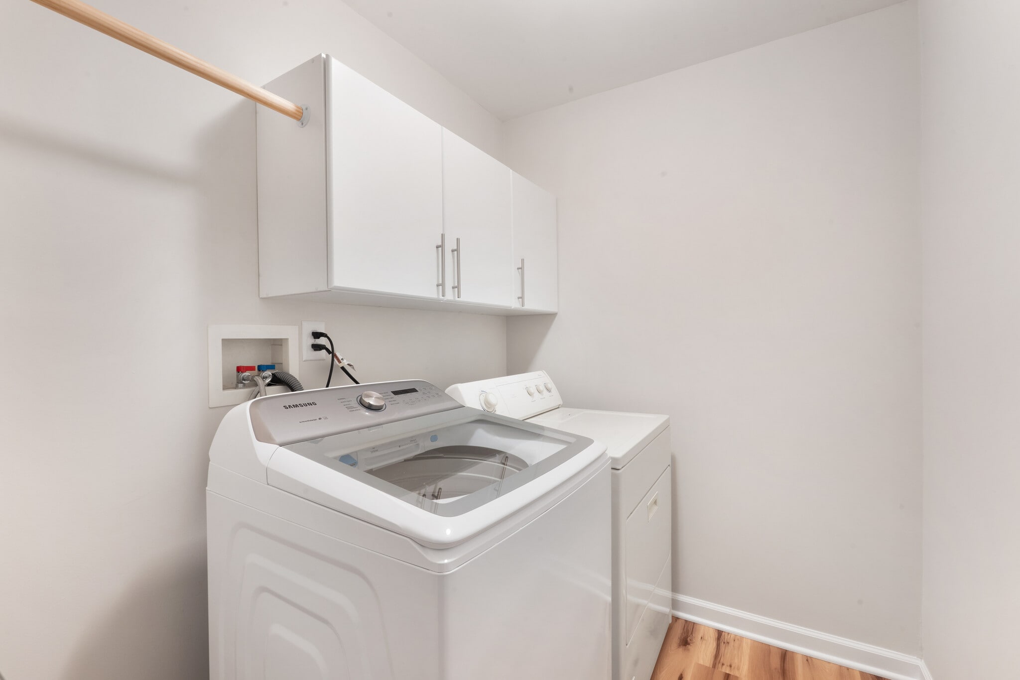 Laundry - 64 Henning Ter