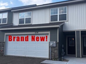 Building Photo - Gorgeous Brand NEW Woodbury Townhome
