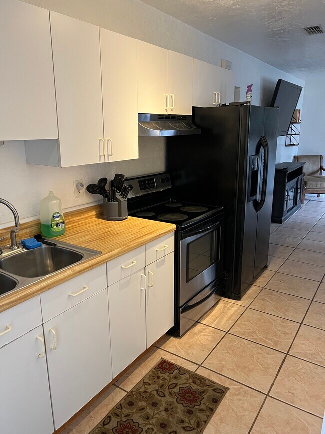 Building Photo - 2401 S Mellonville Ave