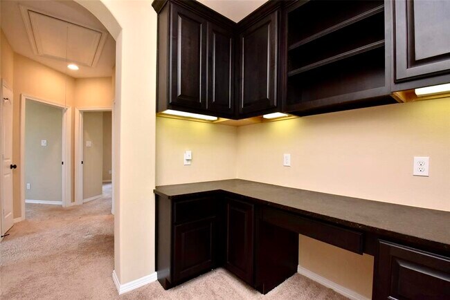 Built-In Workstation - 28410 Tanner Crossing Ln
