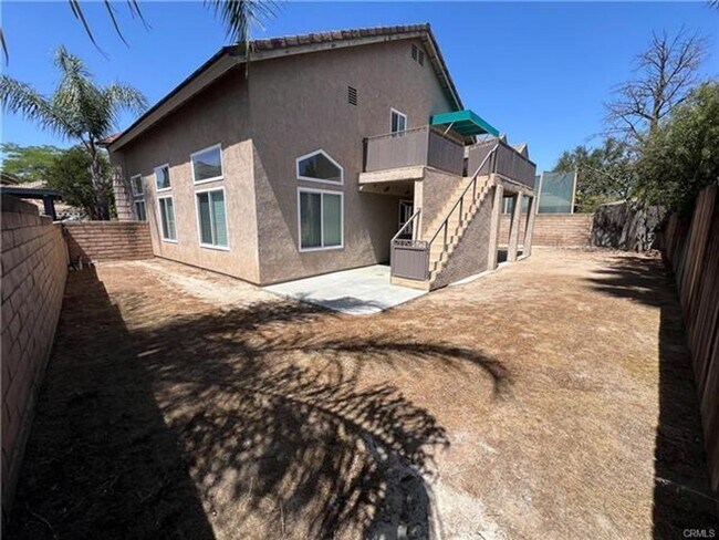 Building Photo - Beautifully Maintained Home