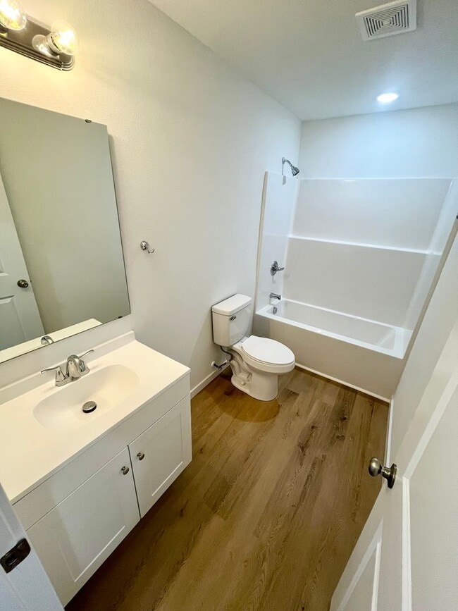 Building Photo - 3 Bed | 2 Bath | 1 Car Garage