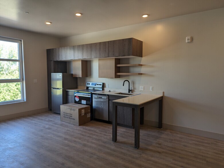 Building Photo - 107 E Little Ave