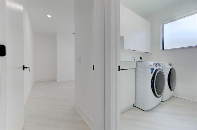 Building Photo - 2550 Jardin Terrace