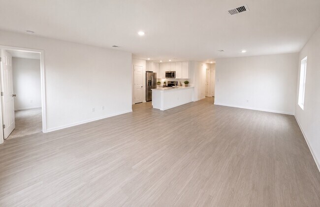 Building Photo - 306 Nicholas Rd