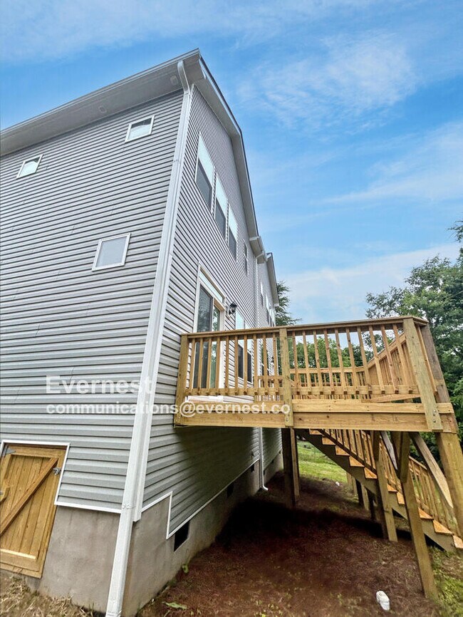 Building Photo - 307 Pawley Dr