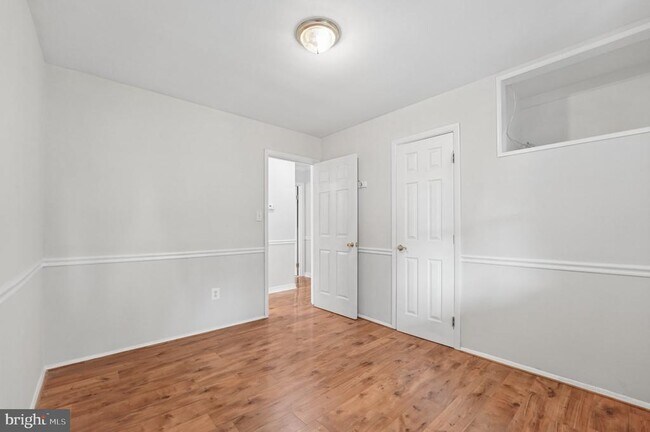 Building Photo - 229 Cabbel Dr