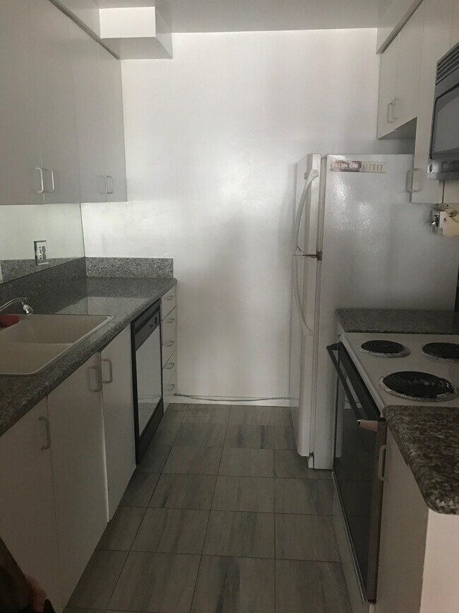 Kitchen - Marble Floor - 1828 Camden Ave