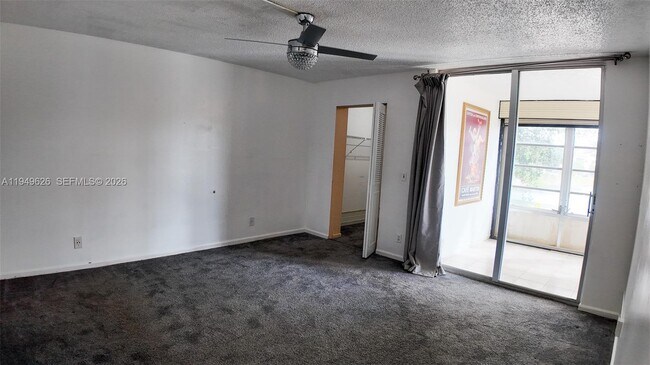 Building Photo - 7220 Lake Cir Dr