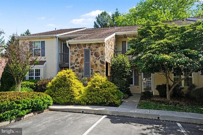 Building Photo - 205 Valley Stream Ln