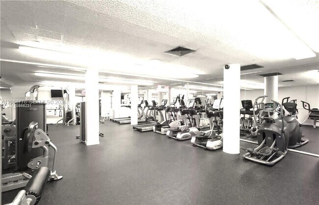 Building Photo - 1985 S Ocean Dr