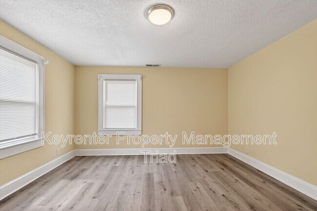 Building Photo - 506 Rocky Knoll Rd