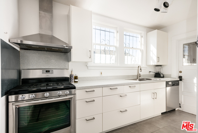 Kitchen, new oven w/ hood - 2955 8th Ave