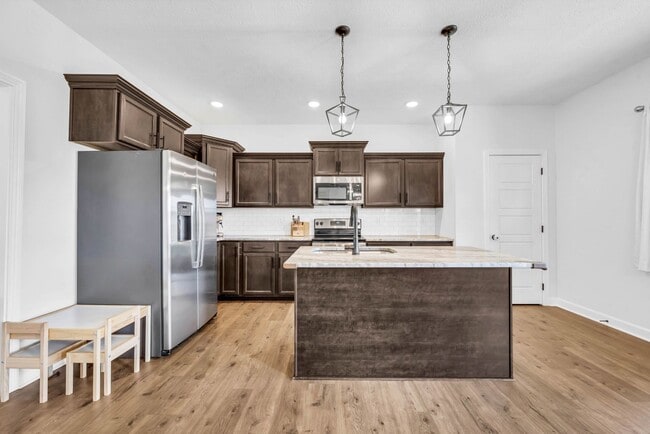 Building Photo - Pet Friendly Three Bedroom!