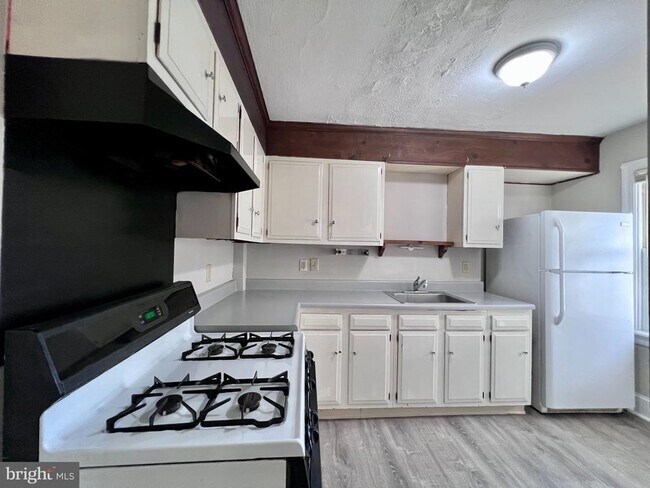 Building Photo - 2602 W 18th St