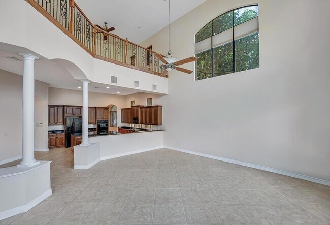 Building Photo - 10513 Versailles Blvd