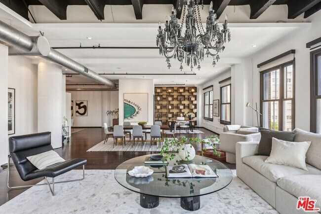 Building Photo - 1645 Vine St