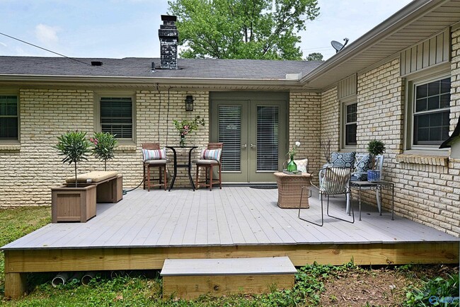 Building Photo - 207 Jones Valley Dr SW