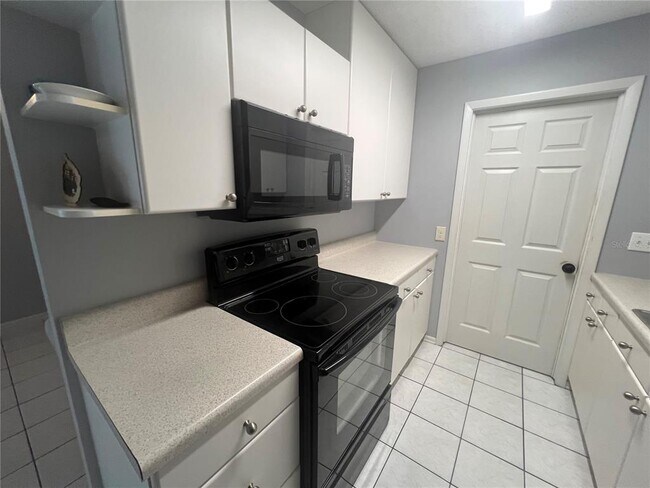 Building Photo - 13543 Longwood Ave