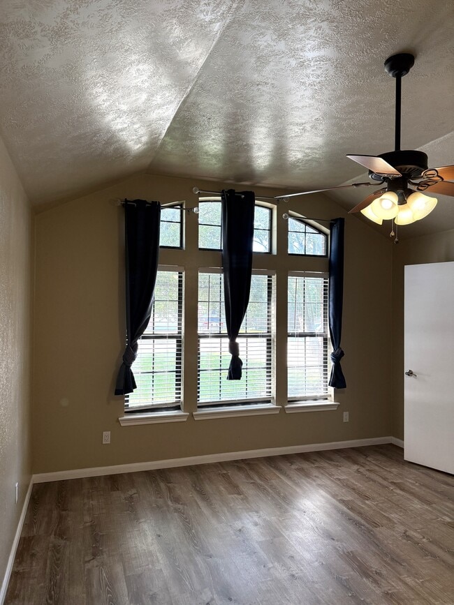 Building Photo - 1505 Richland Ct N