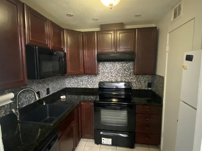 Building Photo - 5353 Dora St