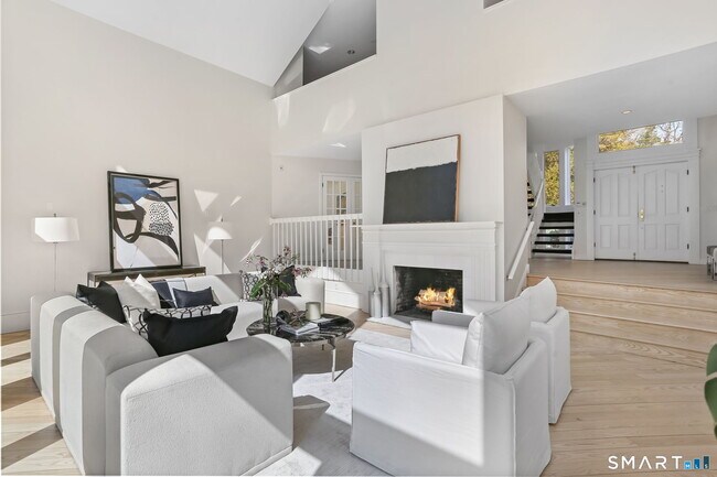 Building Photo - 32 Buttonball Ln