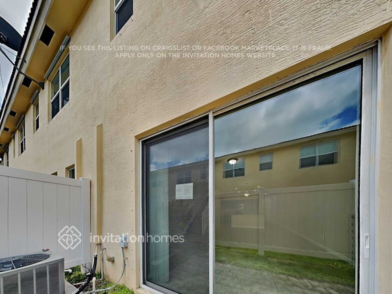 Building Photo - 9495 SW Merlin Ct