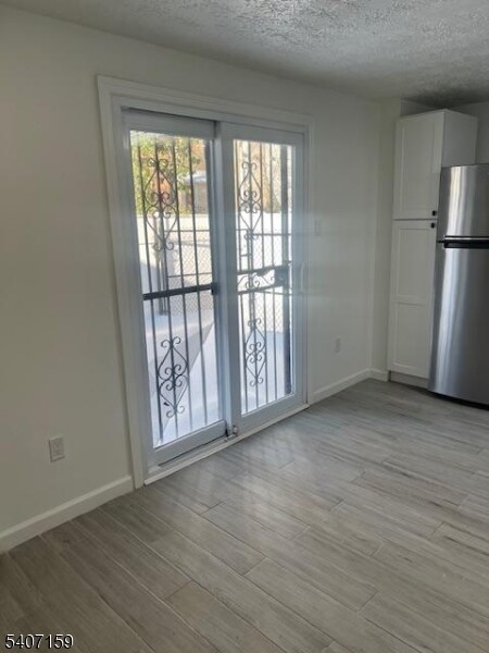 Building Photo - 81 N Day St