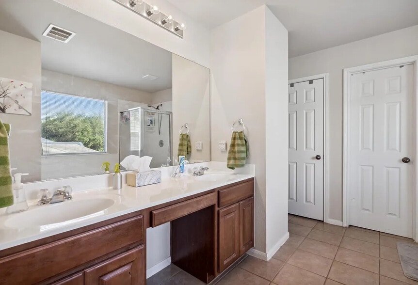 Building Photo - Room in House on Narrow Glen Pkwy