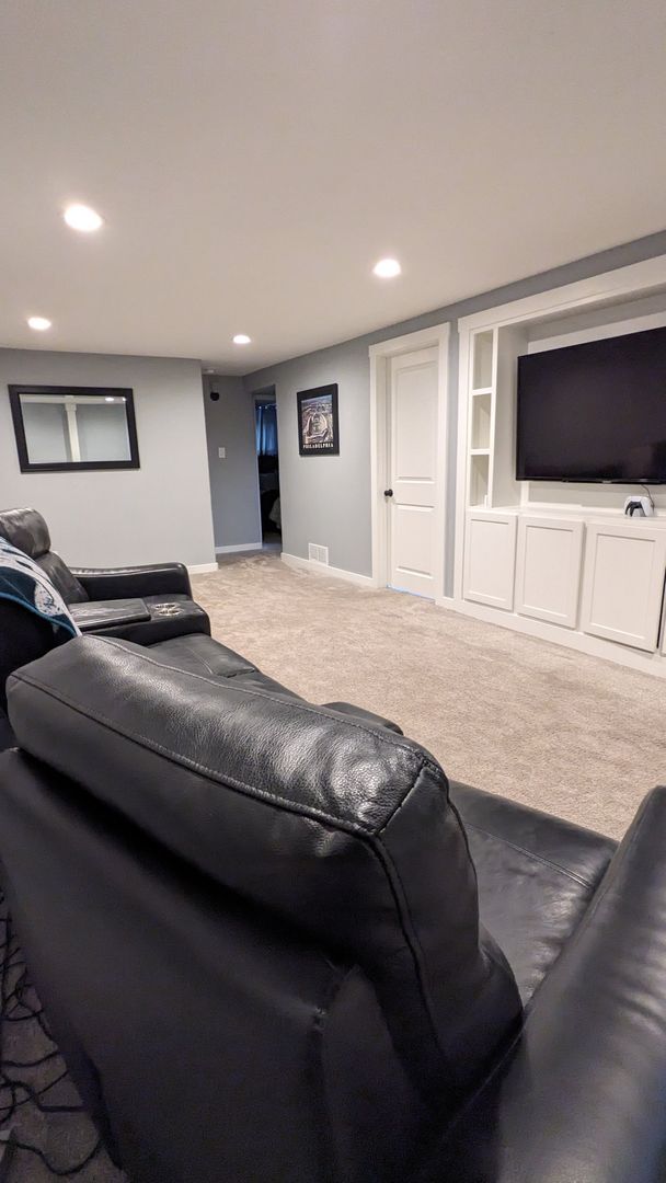 Building Photo - BEAUTIFUL MODERN 3 BED/2 BATH RANCHER IN E...