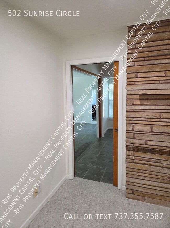 Building Photo - 502 Sunrise Cir