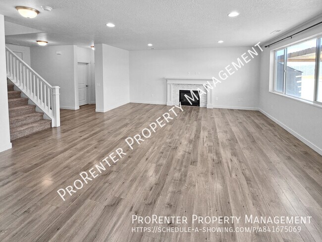 Building Photo - 1152 W Beacon Way