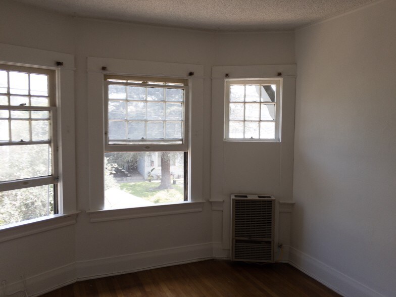 Building Photo - 937 N Benton Way