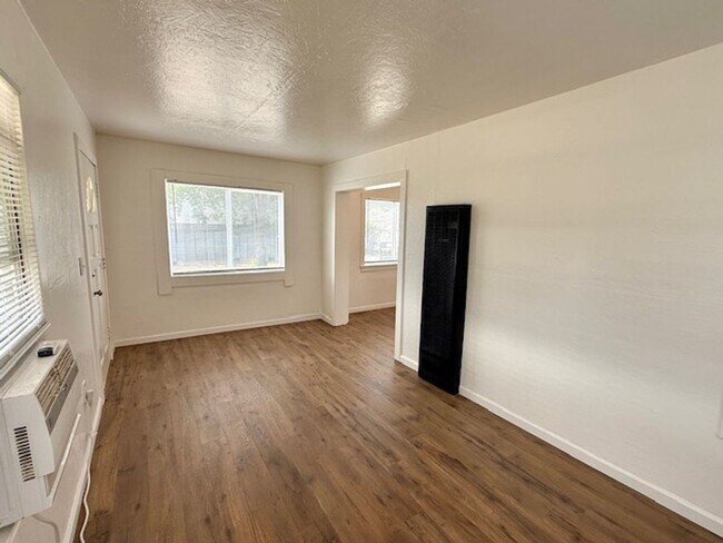Building Photo - 619 N Plumas St